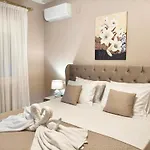 Private Meteora Panorama Garden بيت للعطل كالامباكا